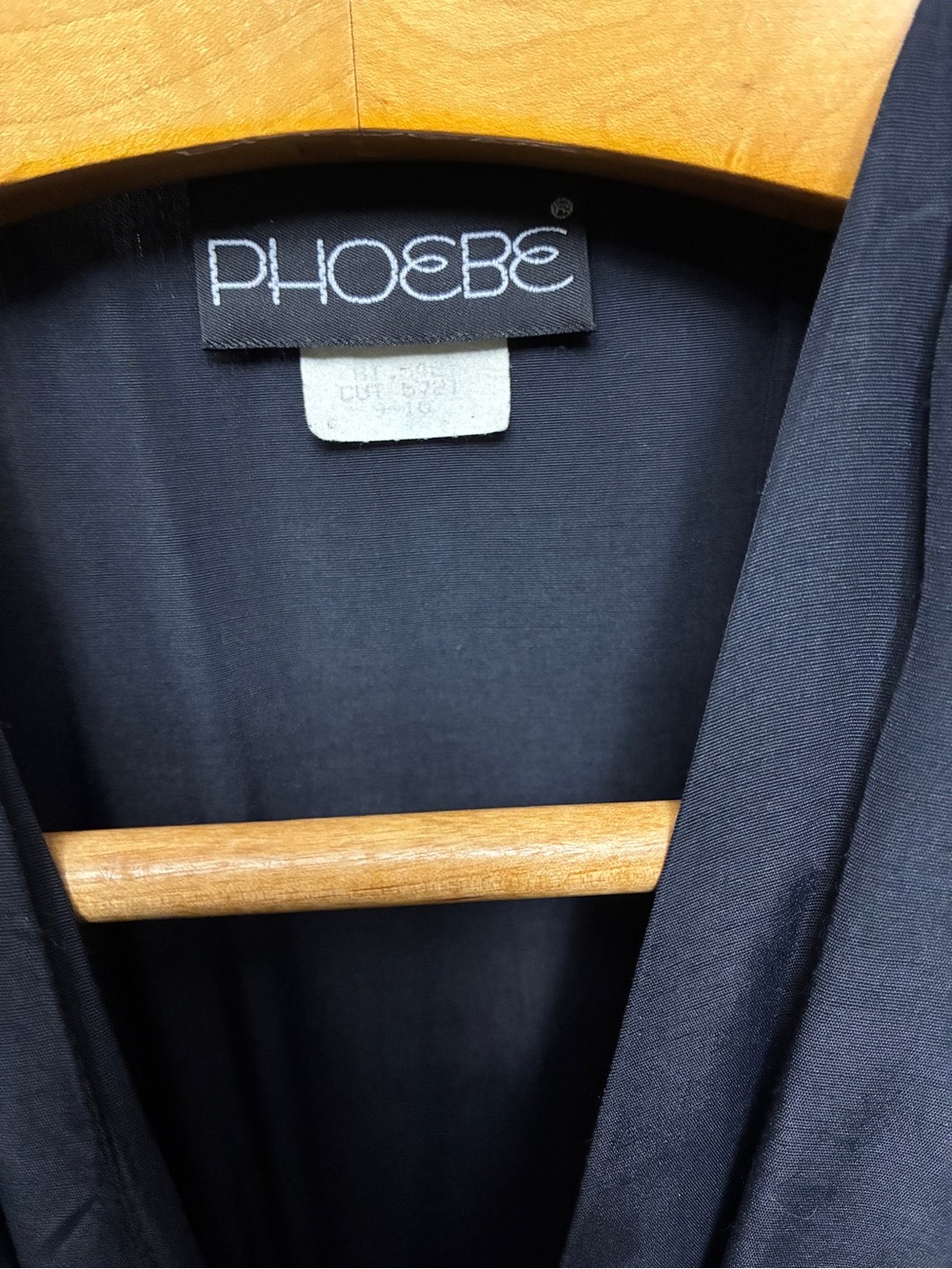 Vintage Phoebe V-Neck Midi Dress - Picture 3 of 7